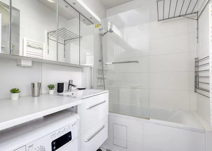 Luminous & Modern Flat With Balcony Paris-bastille アパート パリ